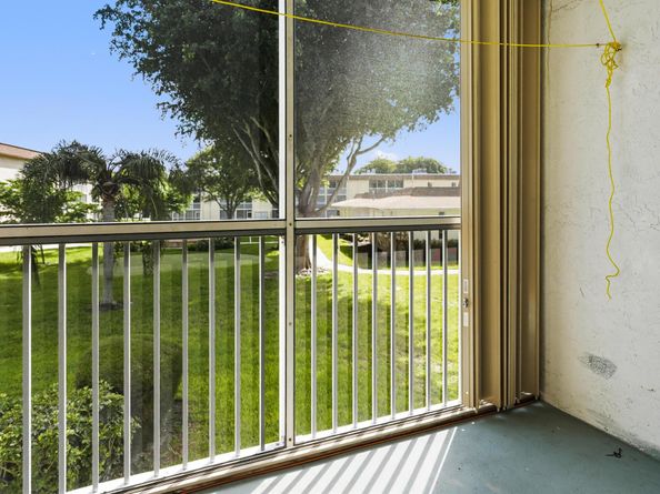 400 Village Green Circle W 205, Palm Springs FL 33461