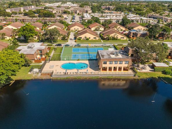 581 Springdale Cir 58A, Palm Springs FL 33461