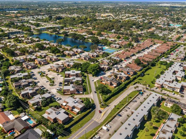 581 Springdale Cir 58A, Palm Springs FL 33461