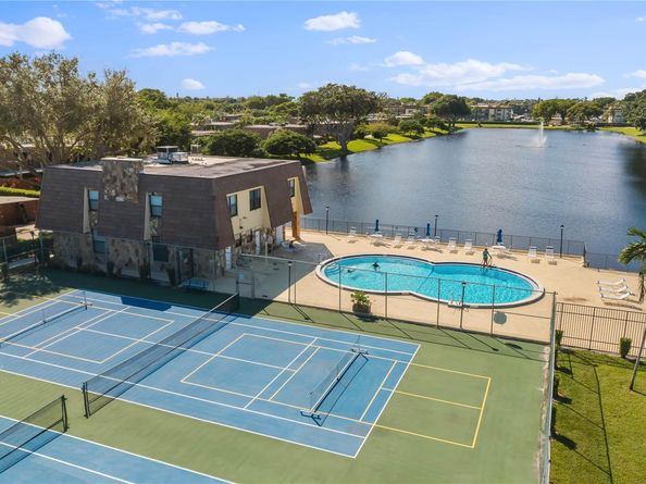 581 Springdale Cir 58A, Palm Springs FL 33461