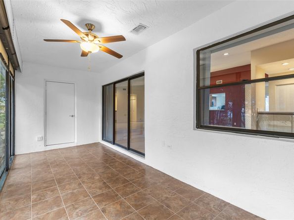 10971 Lake Front Pl 10971, Boca Raton FL 33498