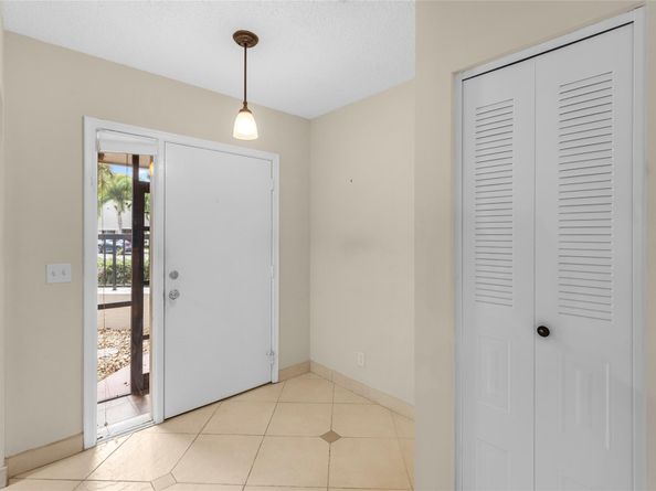 10971 Lake Front Pl 10971, Boca Raton FL 33498