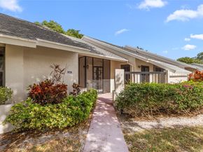 10971 Lake Front Pl 10971, Boca Raton FL 33498