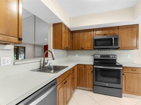 10971 Lake Front Pl 10971, Boca Raton FL 33498