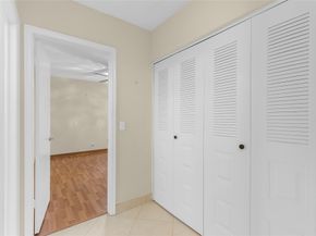 10971 Lake Front Pl 10971, Boca Raton FL 33498