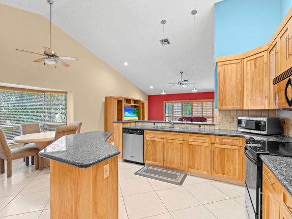 1120 NW 100th Way, Plantation FL 33322