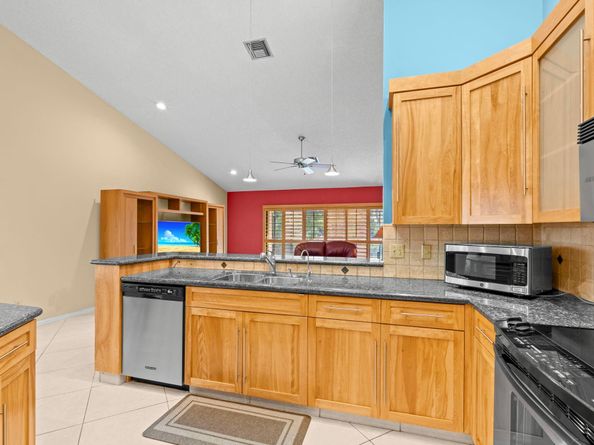 1120 NW 100th Way, Plantation FL 33322