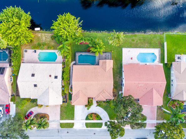 1120 NW 100th Way, Plantation FL 33322
