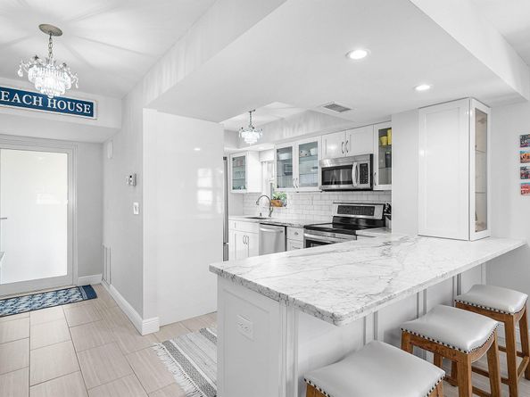 80 Venetian Drive 304s, Delray Beach FL 33483