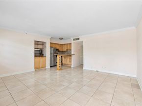 4050 NE 12th Ter 392, Oakland Park FL 33334