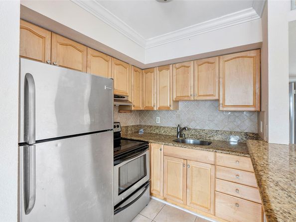 4050 NE 12th Ter 392, Oakland Park FL 33334