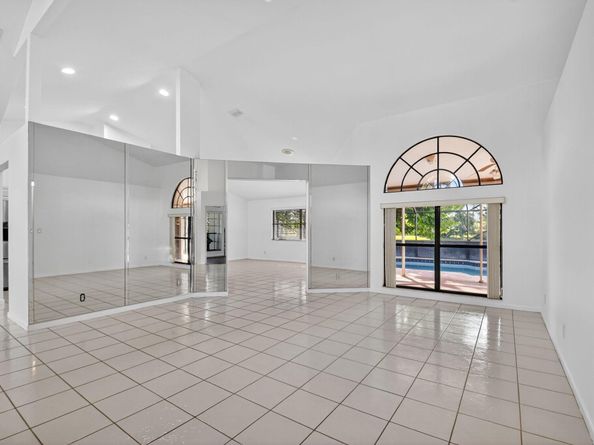 172 Monterey Way, Royal Palm Beach FL 33411