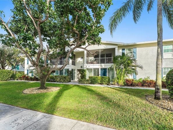 301 Venetian Drive 16, Delray Beach FL 33483