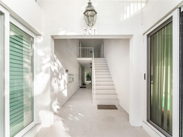 301 Venetian Drive 16, Delray Beach FL 33483