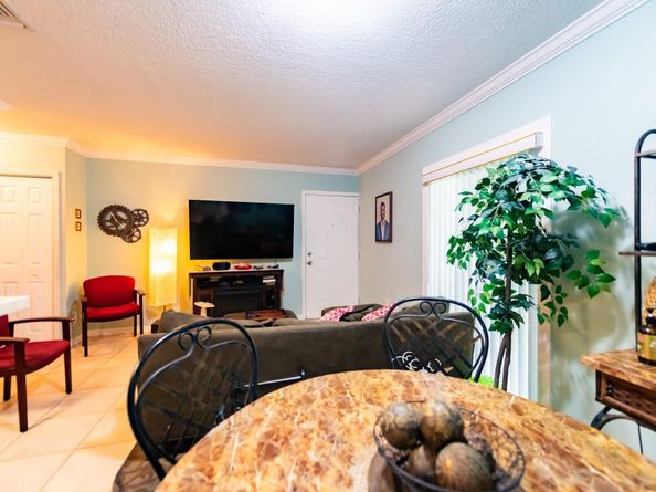 63 NW 17th Pl 6, Miami FL 33125