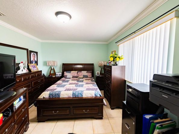 63 NW 17th Pl 6, Miami FL 33125