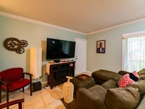 63 NW 17th Pl 6, Miami FL 33125