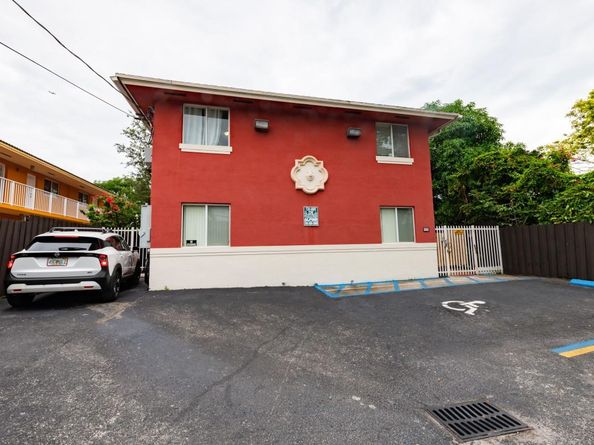 63 NW 17th Pl 6, Miami FL 33125