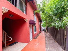 63 NW 17th Pl 6, Miami FL 33125