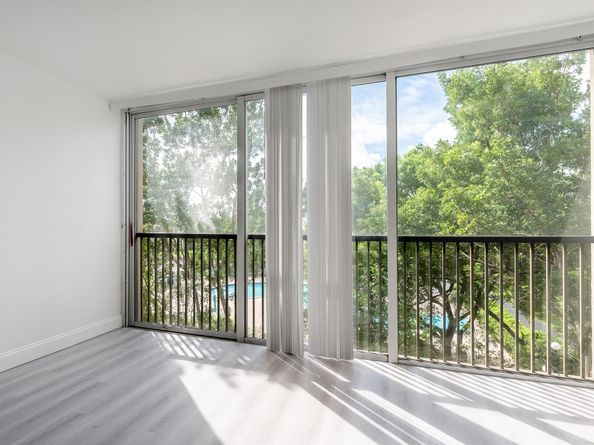 2208 S Cypress Bend Drive 407, Pompano Beach FL 33069