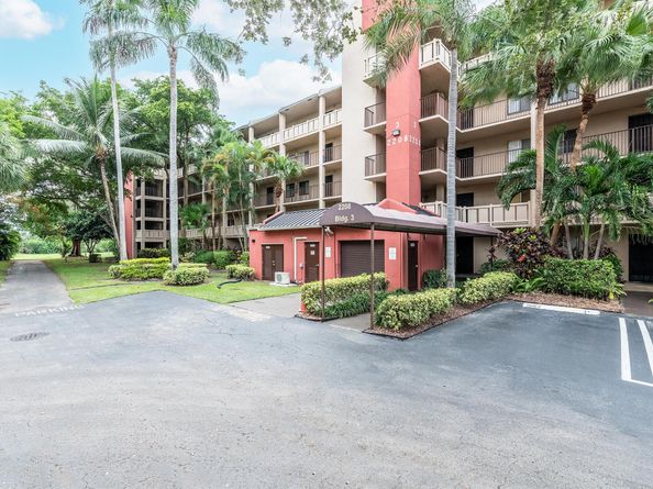 2208 S Cypress Bend Drive 407, Pompano Beach FL 33069