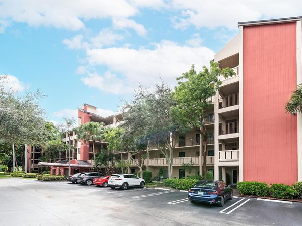 2208 S Cypress Bend Drive 407, Pompano Beach FL 33069