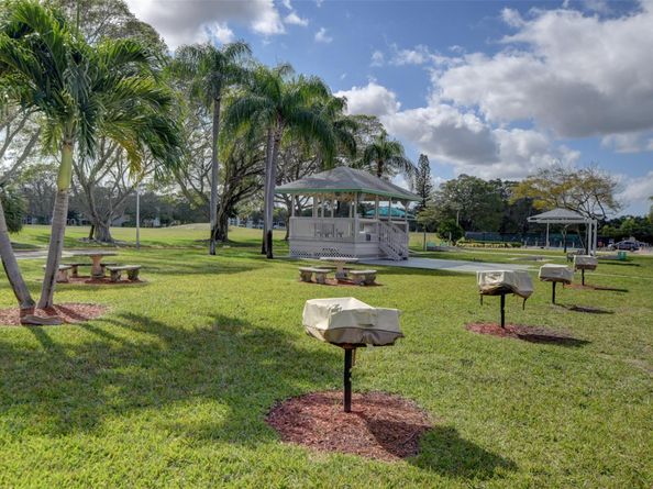 30 Islewood B 30, Deerfield Beach FL 33442