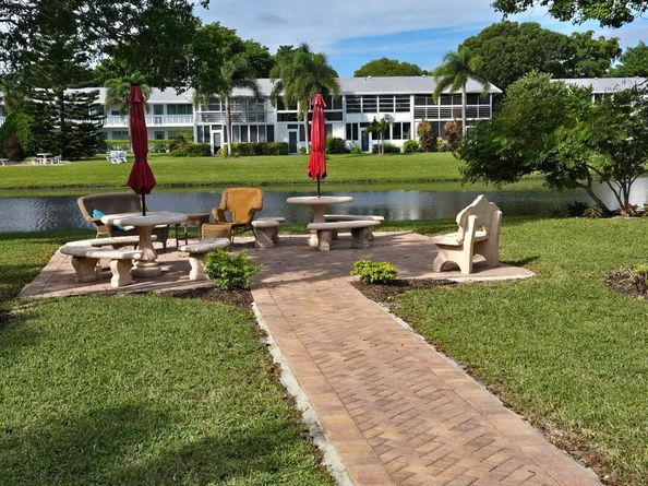 30 Islewood B 30, Deerfield Beach FL 33442