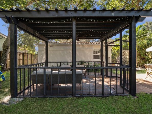 945 SW 19th St, Fort Lauderdale FL 33315