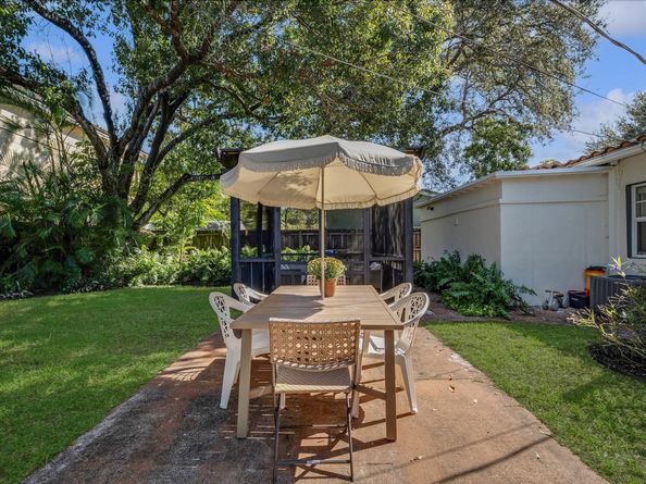 945 SW 19th St, Fort Lauderdale FL 33315