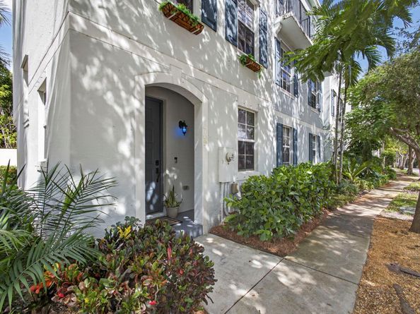 709 N St, West Palm Beach FL 33401