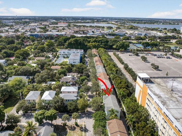 709 N St, West Palm Beach FL 33401