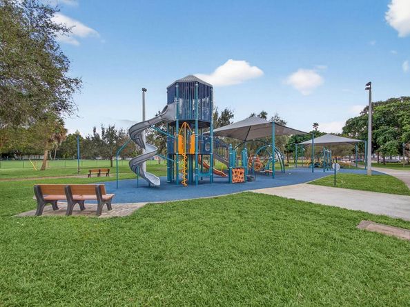 709 N St, West Palm Beach FL 33401