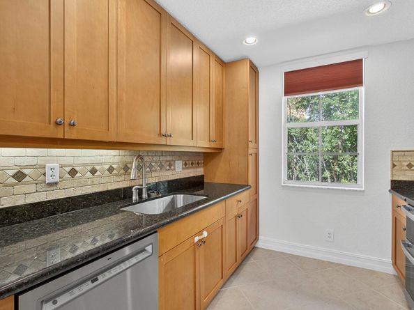 709 N St, West Palm Beach FL 33401