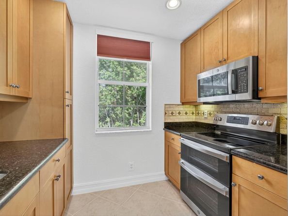 709 N St, West Palm Beach FL 33401