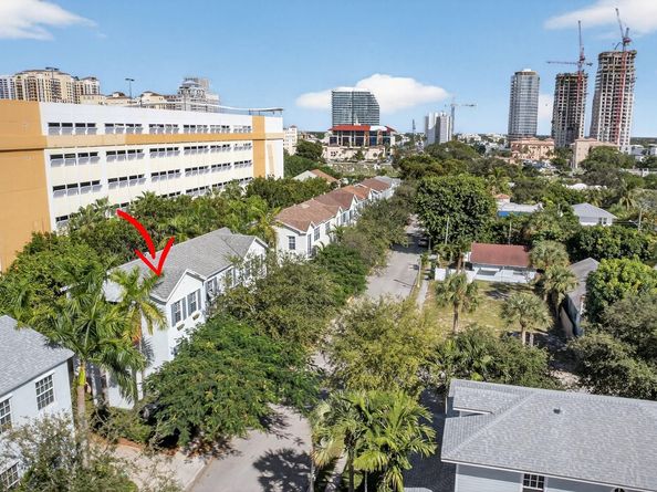 709 N St, West Palm Beach FL 33401