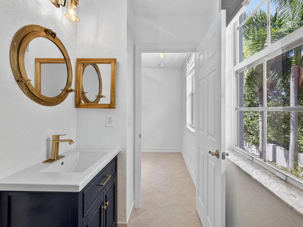 709 N St, West Palm Beach FL 33401