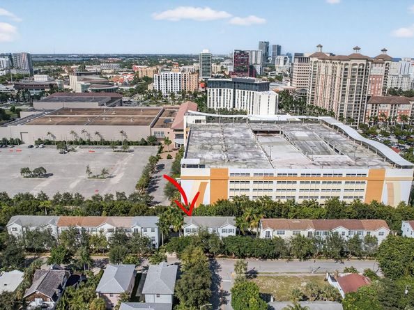 709 N St, West Palm Beach FL 33401