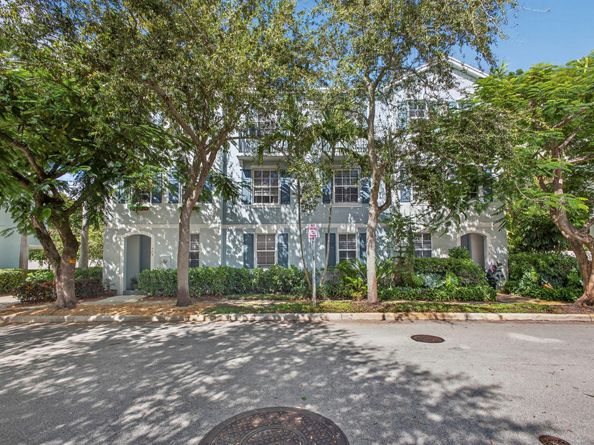 709 N St, West Palm Beach FL 33401