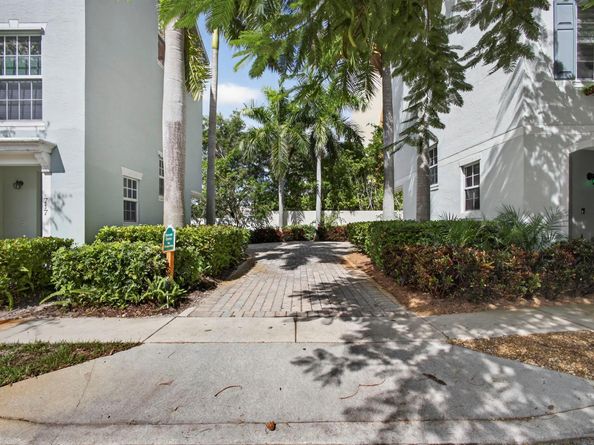 709 N St, West Palm Beach FL 33401