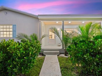 1131 N Ocean Breeze