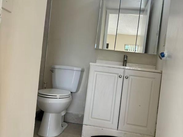704 Meadows Circle 704, Boynton Beach FL 33436