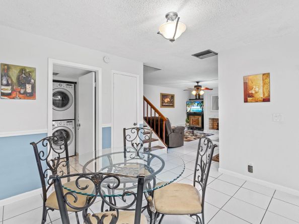 844 Springdale Circle, Palm Springs FL 33461
