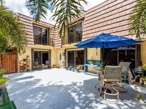 844 Springdale Circle, Palm Springs FL 33461