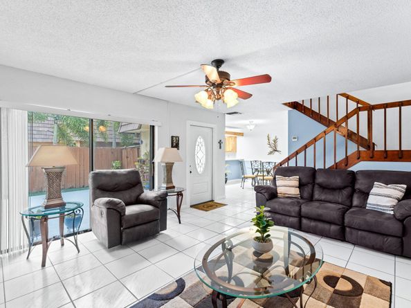 844 Springdale Circle, Palm Springs FL 33461