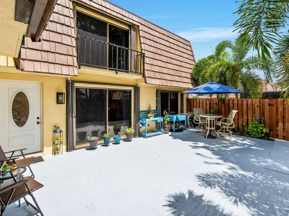 844 Springdale Circle, Palm Springs FL 33461