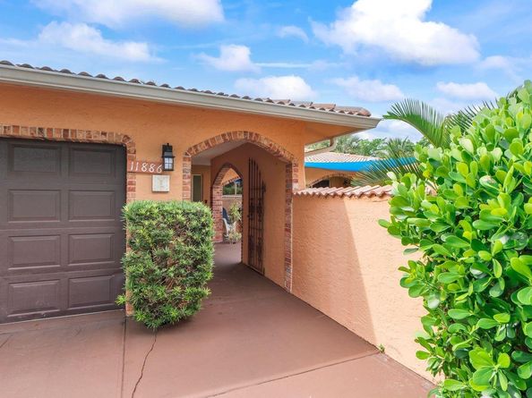 11886 NW 24th St, Coral Springs FL 33065