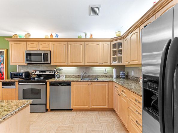 27 Eastgate Drive B, Boynton Beach FL 33436