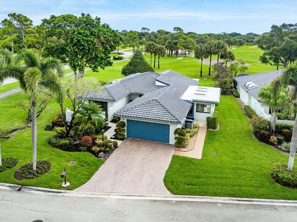 2 Woods Lane, Boynton Beach FL 33436
