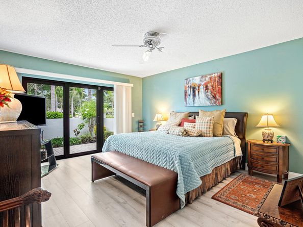 2 Woods Lane, Boynton Beach FL 33436